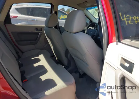 2010 Ford Focus S from USA, damaged, VIN 1FAHP3EN7AW152964